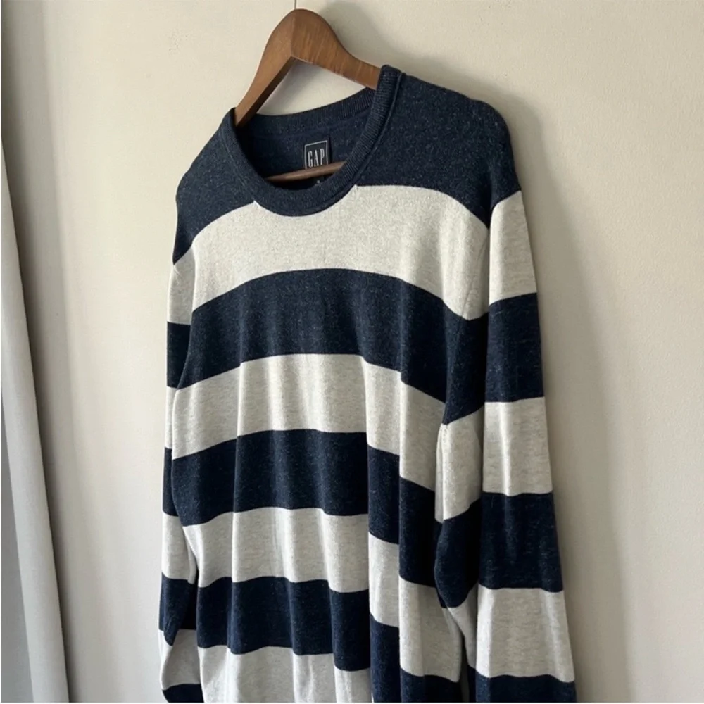 Men’s GAP Navy and White Striped Crewneck Sweater Size XL